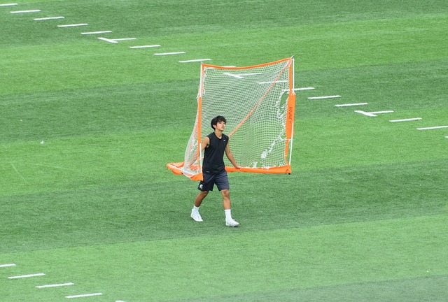 韦斯利-福法纳：埃斯特旺像队中的小宝宝，我们都在帮他适应